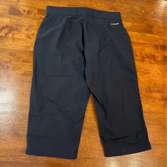 Columbia Women’s anytime casual black Capri size medium - Picture 6 of 8